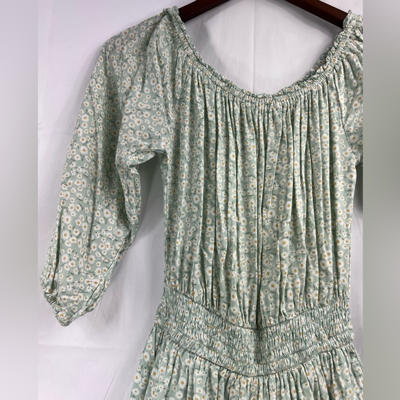 Hollister Romper Off-the-Shoulder Floral Daisies Size Medium - Picture 3 of 15